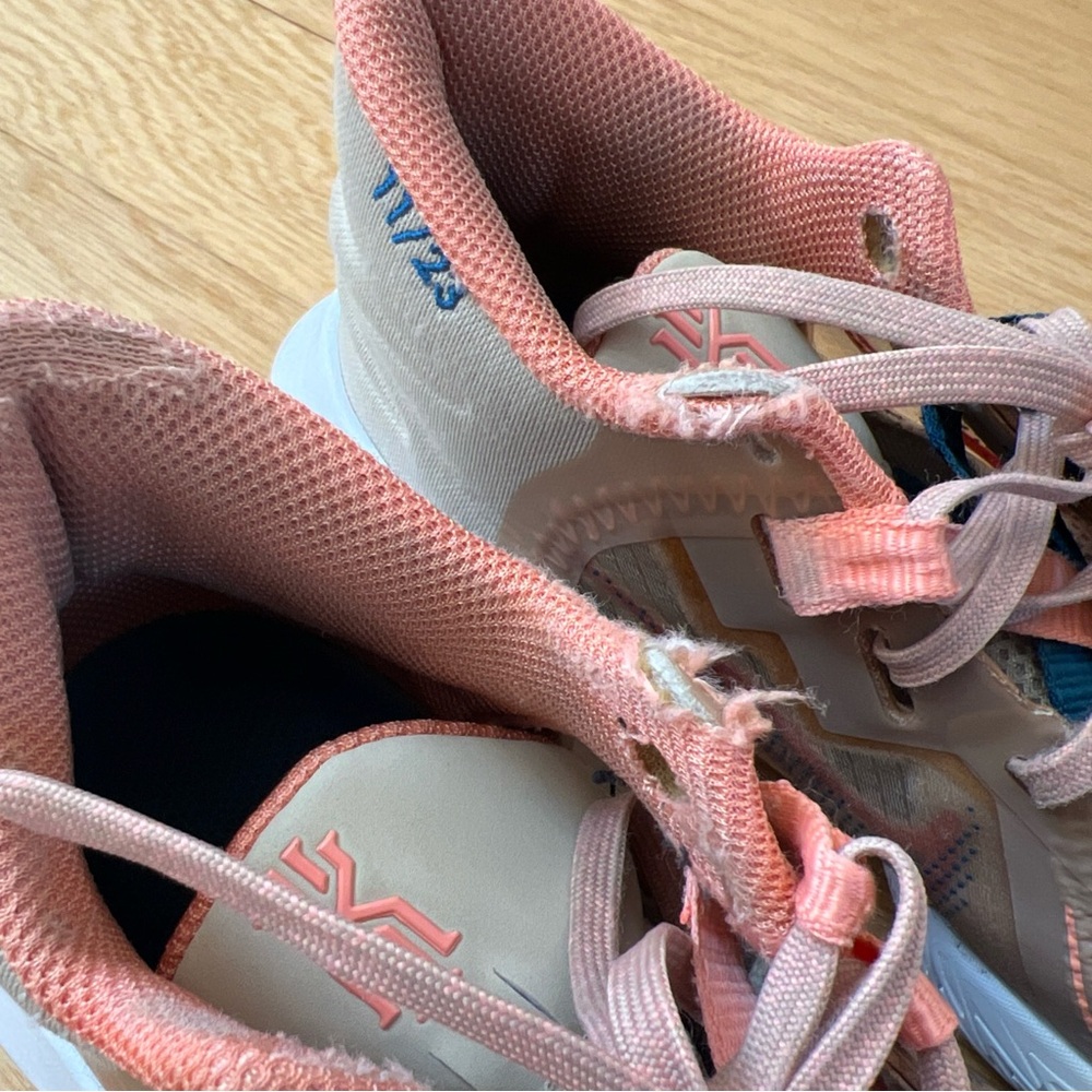 Nike Kyrie Flytrap Size 6 - image 8